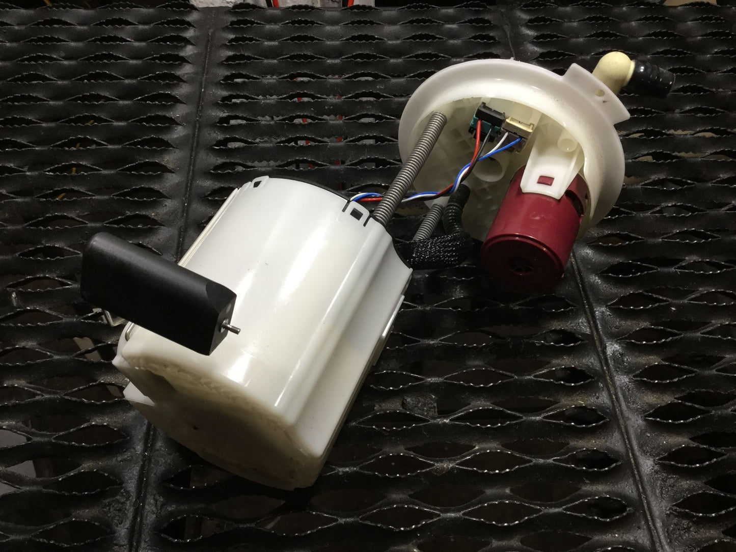 11 12 13 14 15 Chevrolet Cruze Gas Fuel Pump 13503108a OEM