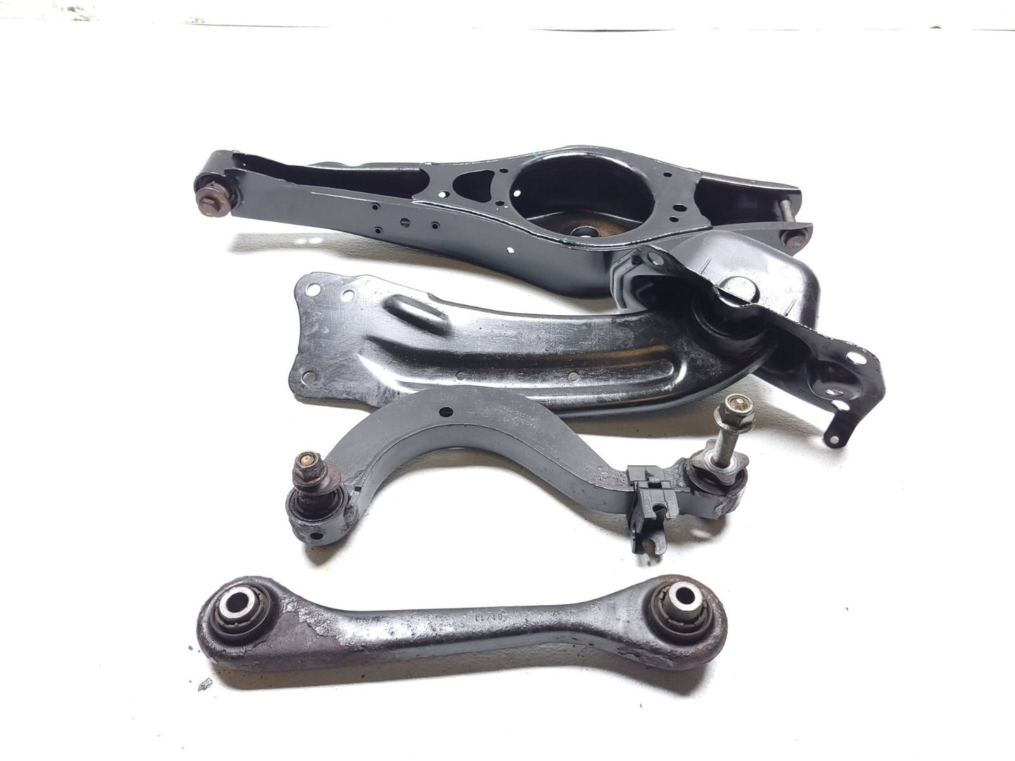 2012 Volkswagen Cс Rear Control Arm Right Passenger Side 4pcs OEM