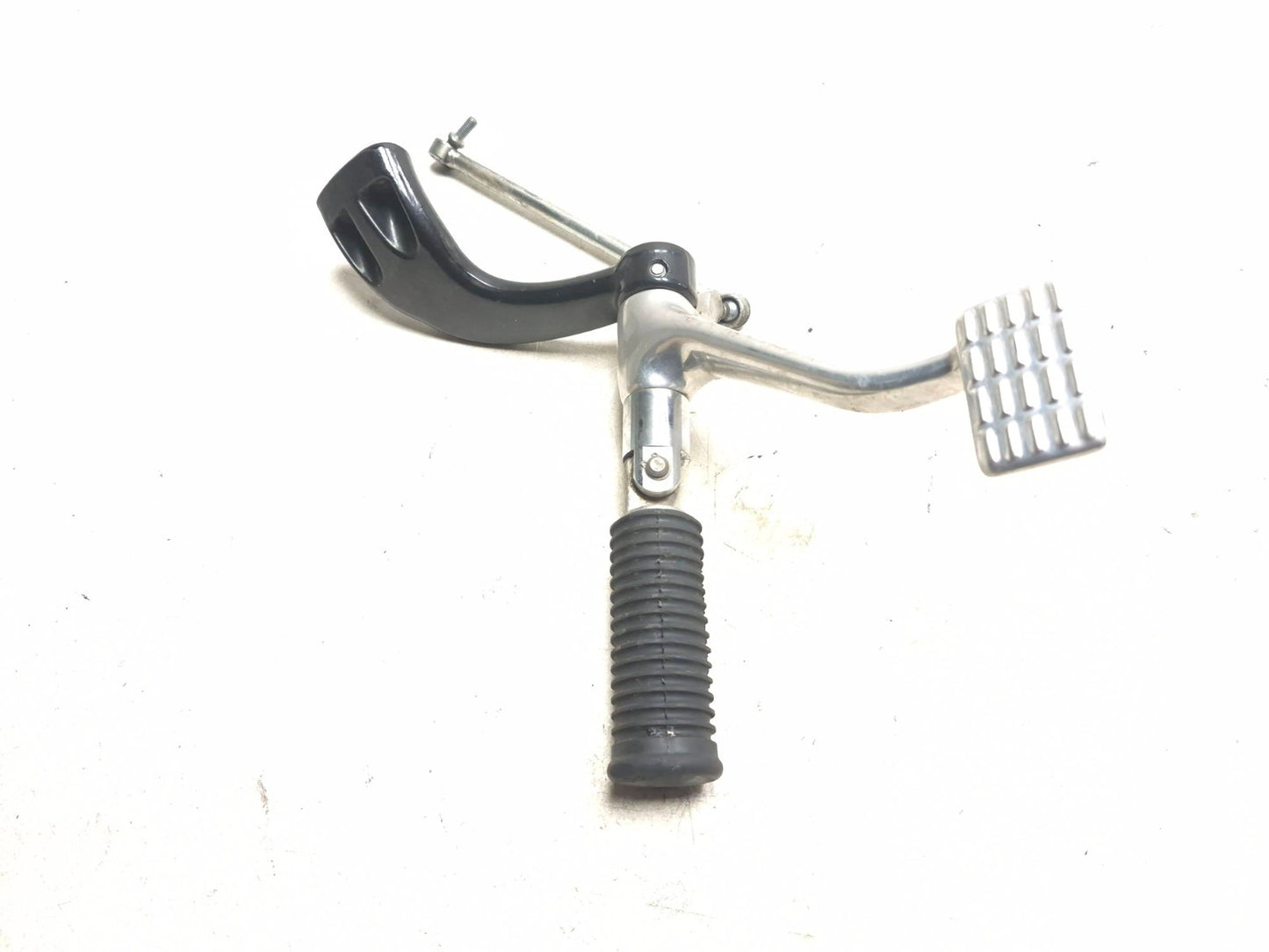 2006 Harley-davidson Sportster Xl883 Right Footrest & Brake Pedal Assy OEM