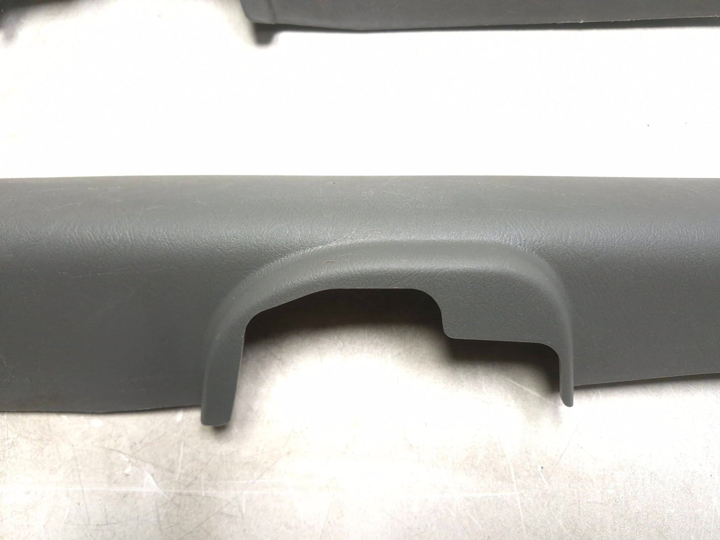 2008 Hyundai Tucson Left & Right Front Door Sill Scuff Plate Pair OEM