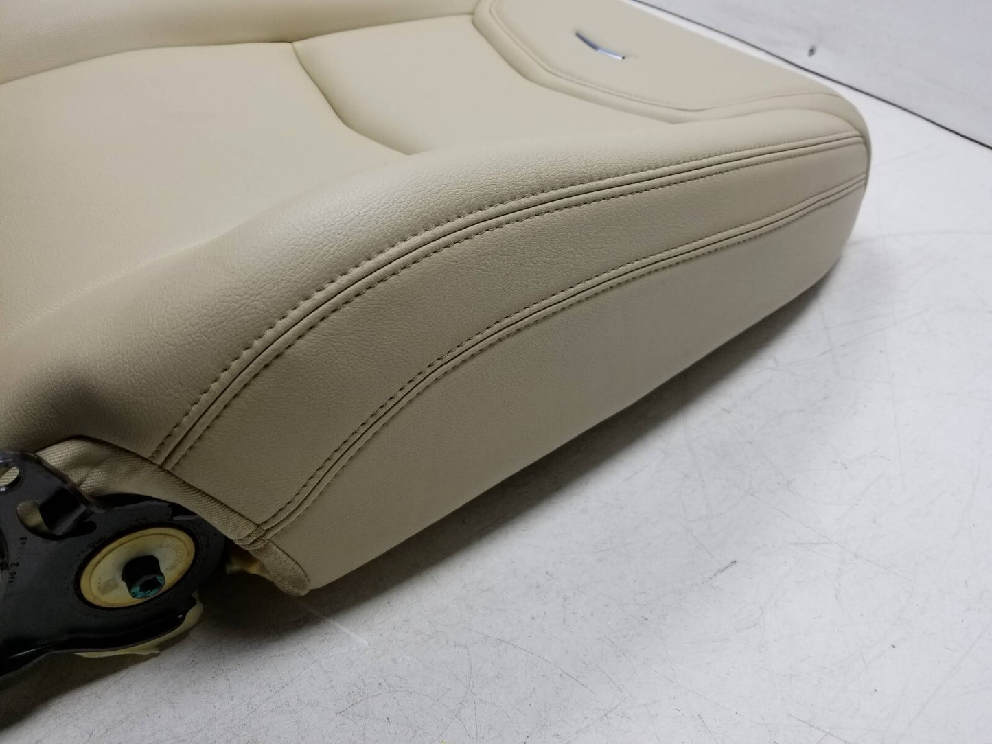 2017 Cadillac Xt5 Front Passenger Seat Backrest Upper Cushion OEM