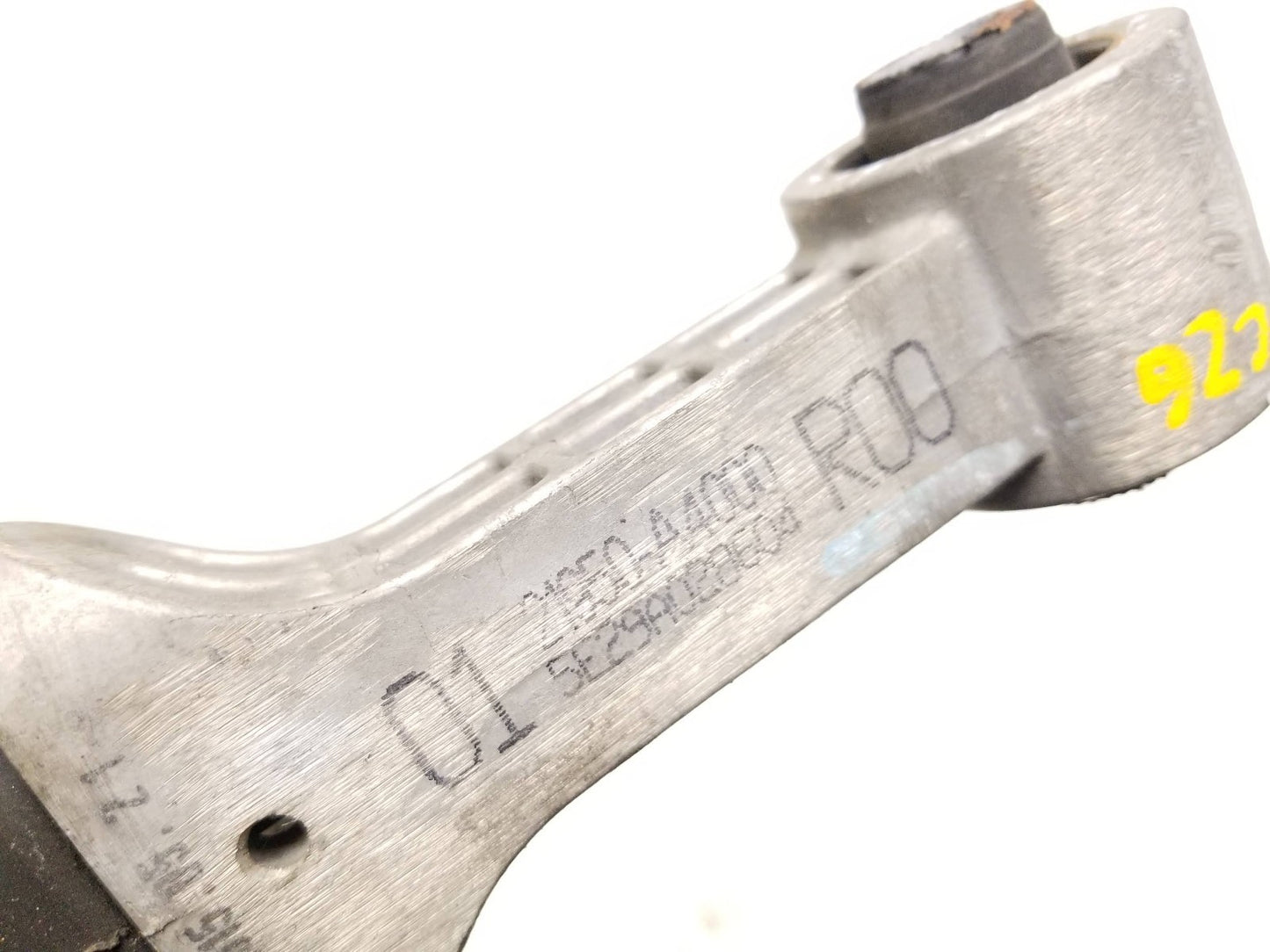 2014 - 2019 Kia Soul Front Engine Motor Mount  Lower OEM