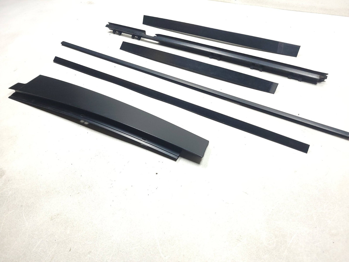 2007 Range Rover Rear Door Molding & Weatherstrip Seal Driver Side Left Set OEM