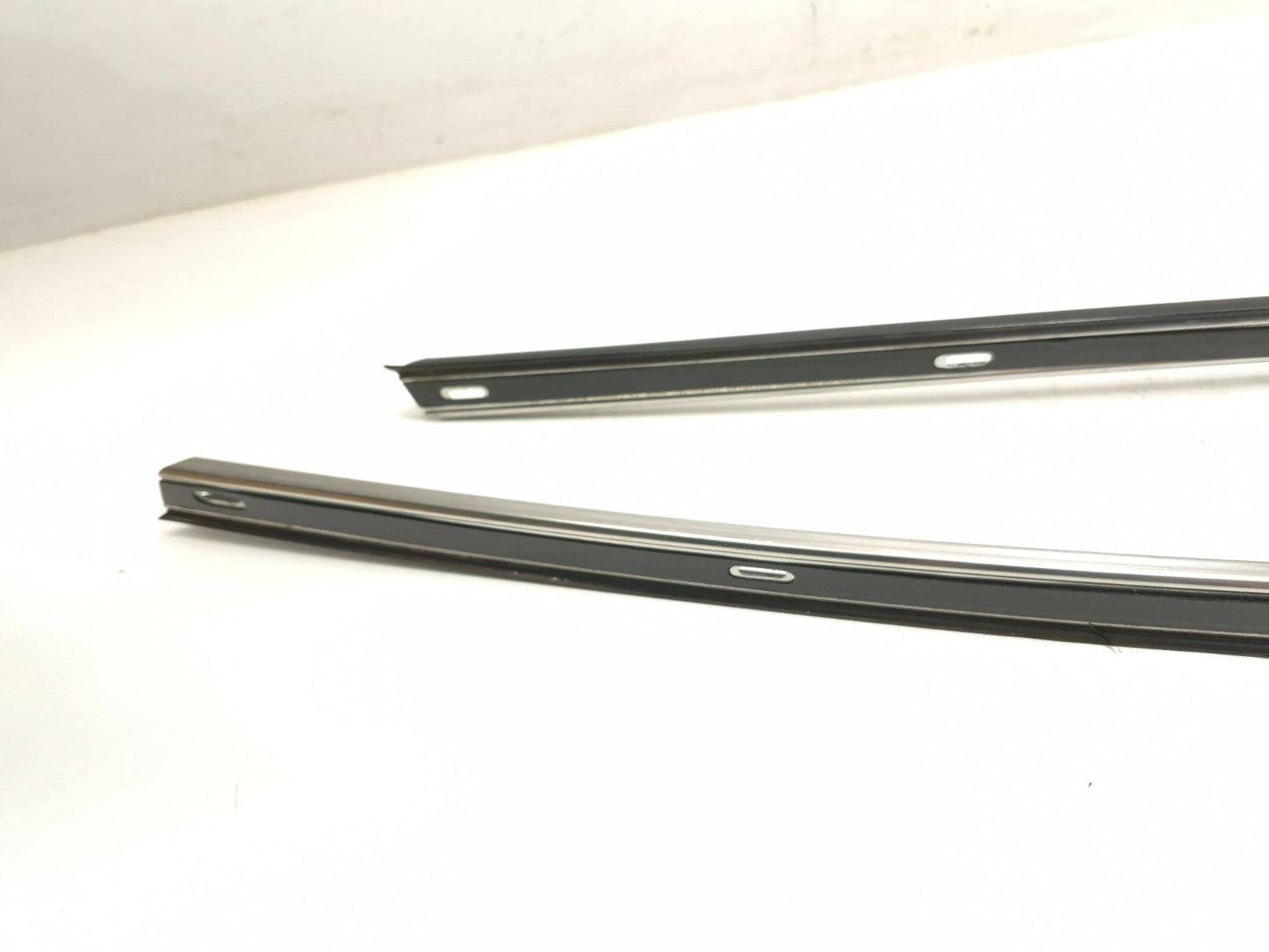 2020 Dodge Challenger 5.7l Front Upper Door Seal Weatherstrip Molding Pair OEM