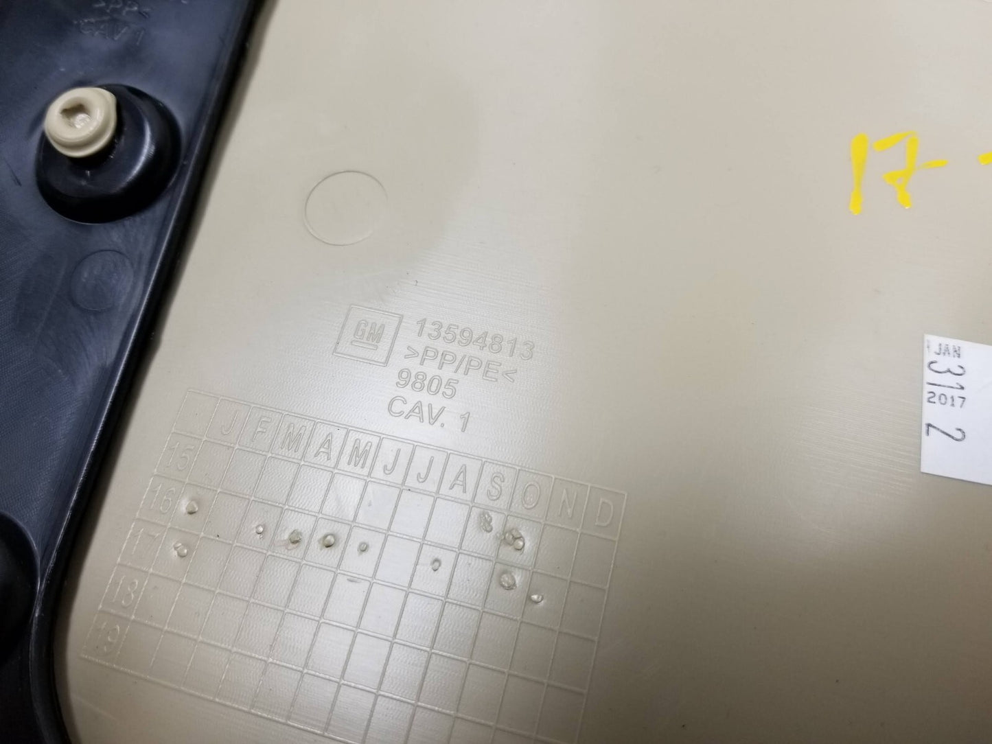 17 - 19 Cadillac Xt5 Front Seat Trim Cover Panel Front Passenger Side Right OEM