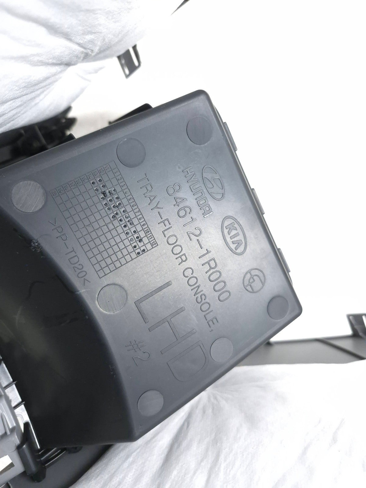 2014 Hyundai Accent OEM Center Console Floor Tray Trim 84612-1r000