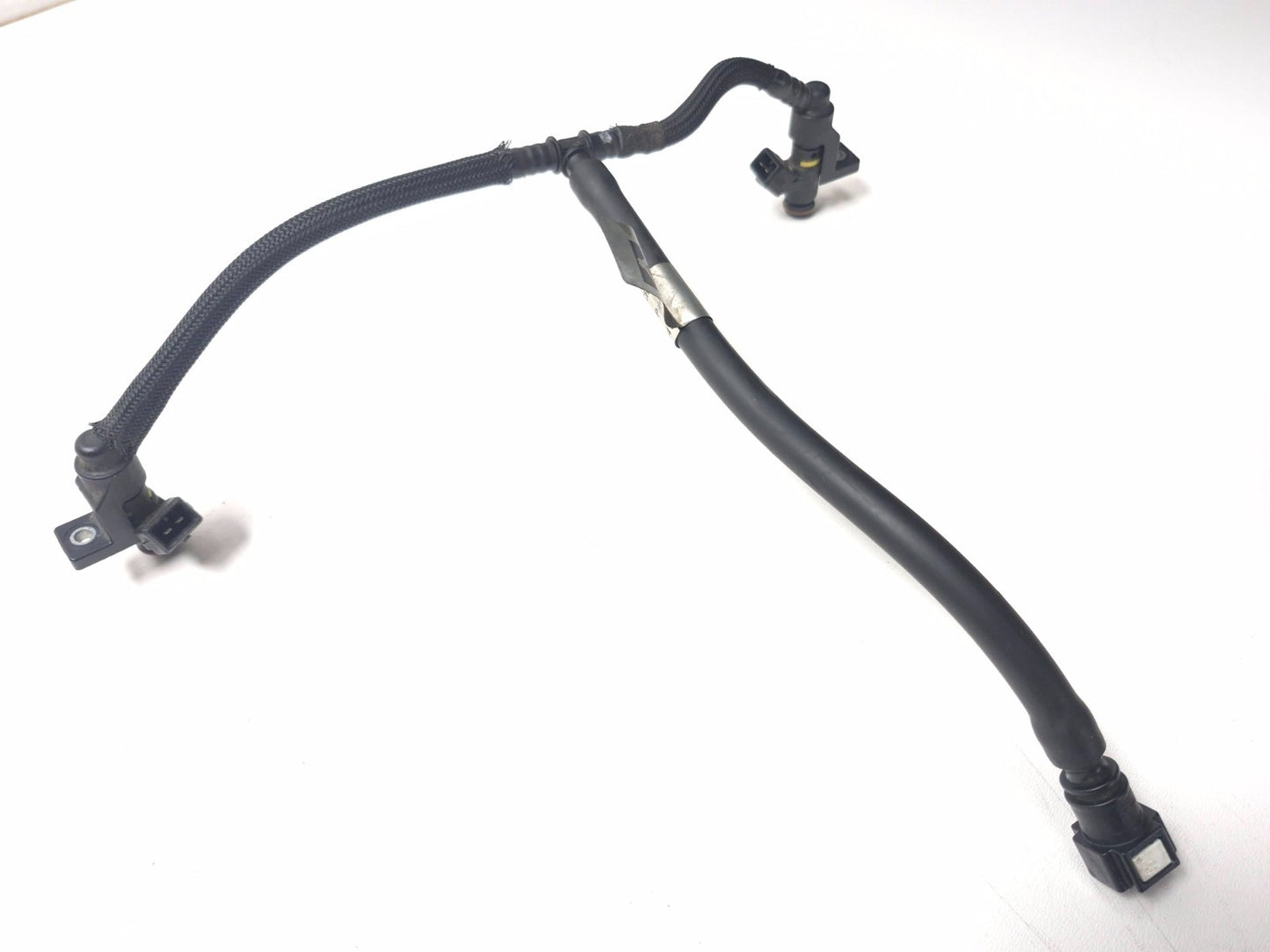 2022 Moto Guzzi V7 Fuel Injector 2pcs & Fuel Hose Pipe OEM