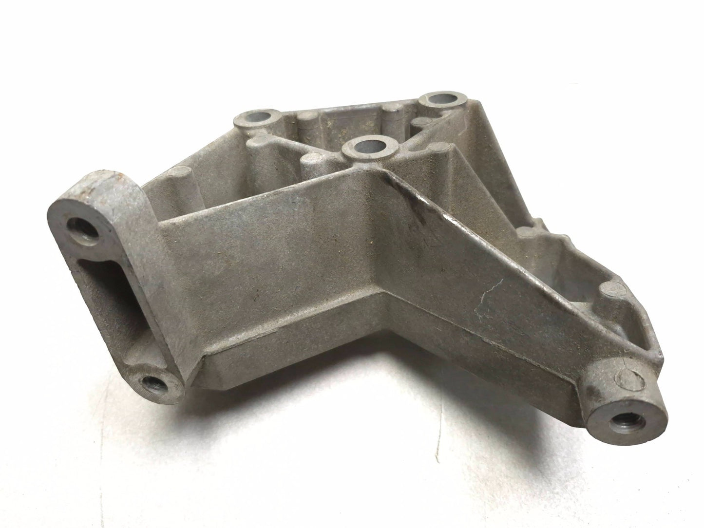 2010 Ford Mustang 4.0l Alternator Bracket 1l5e-102139-ba OEM