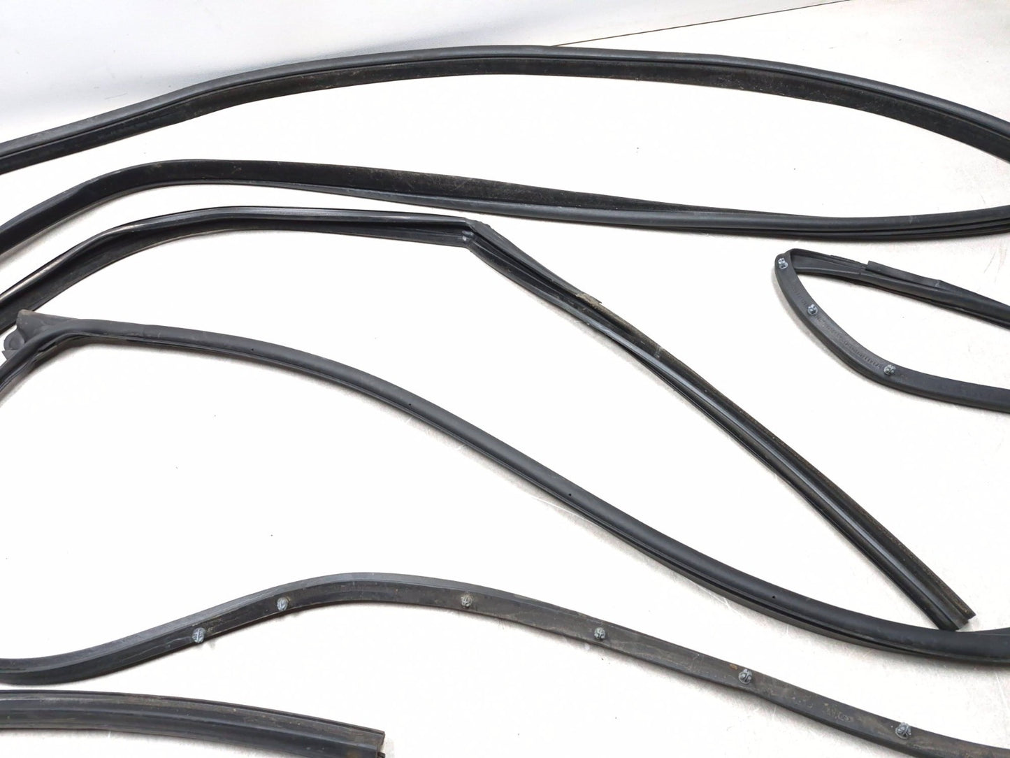 2018 Chrysler 300 Front Right Passenger Door Weatherstrip Seal 3pcs OEM