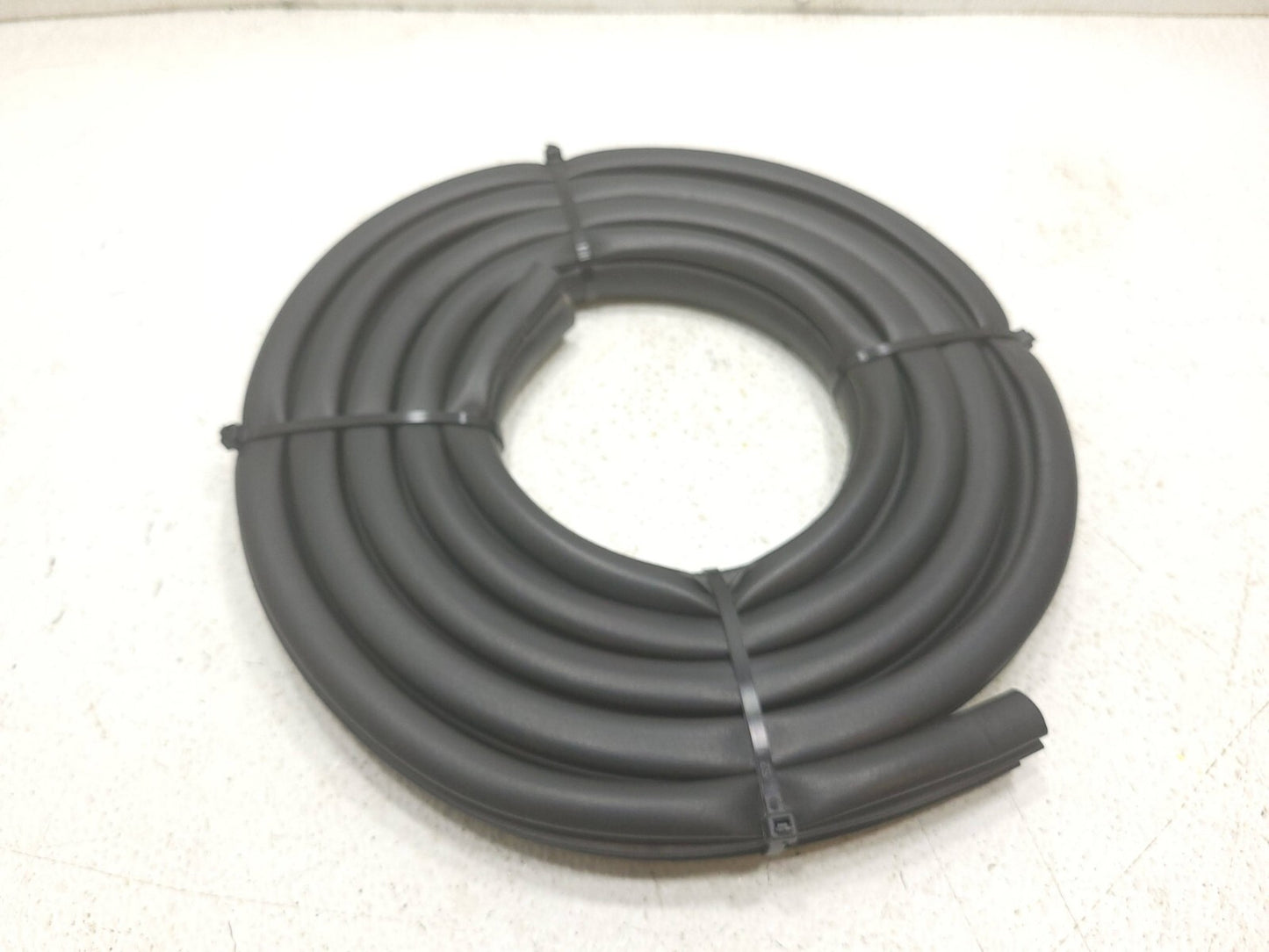 07 - 13 Suzuki Sx4 Hatchback Rear Door Weather Strip Seal Driver Side Left OEM