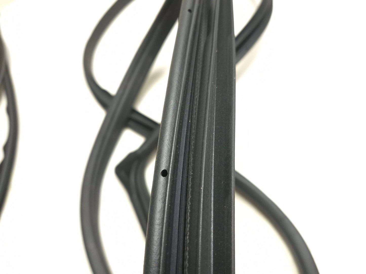 2018 Hyundai Sonata Front Door Weatherstrip Seal Passenger Side Right 3pcs OEM