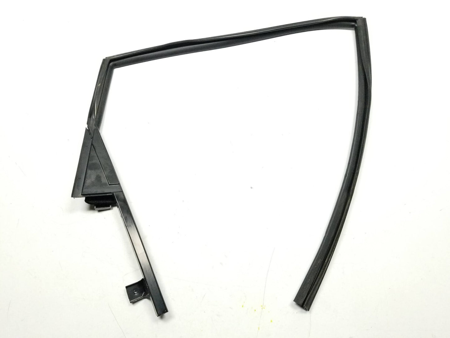 12 13 14 15 Nissan Rogue Rear Door Window Chanel Seal Passenger Side Right OEM