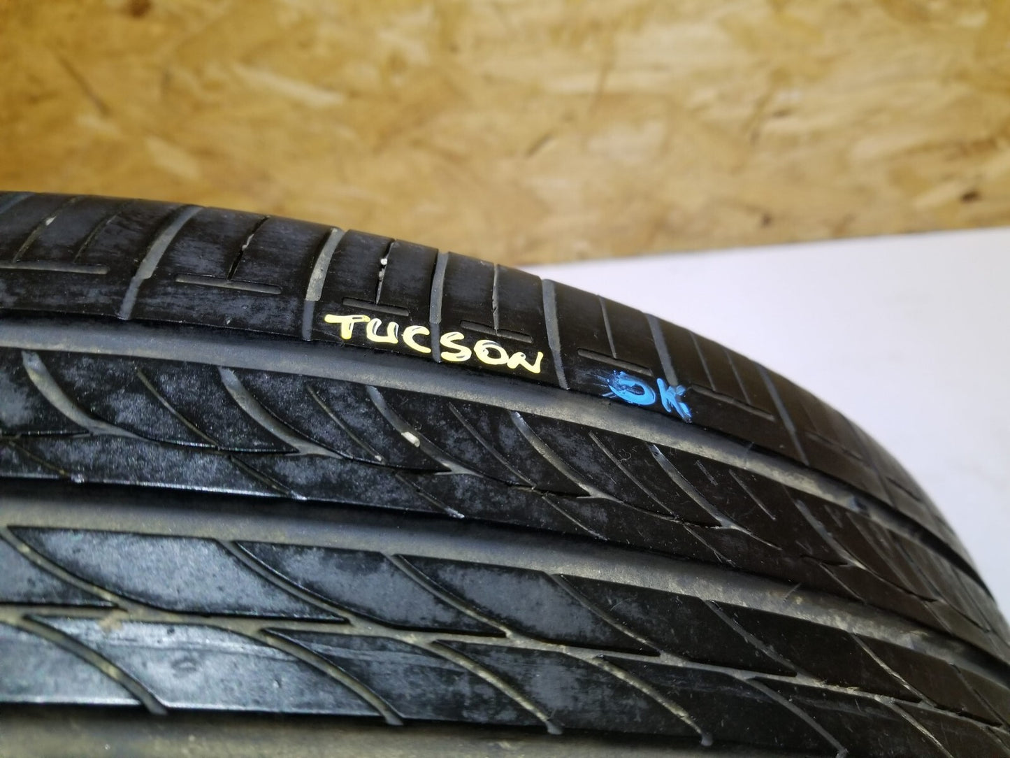 2008 Hyundai Tucson  Alloy Wheel Rim & Tire 215/60r16 OEM