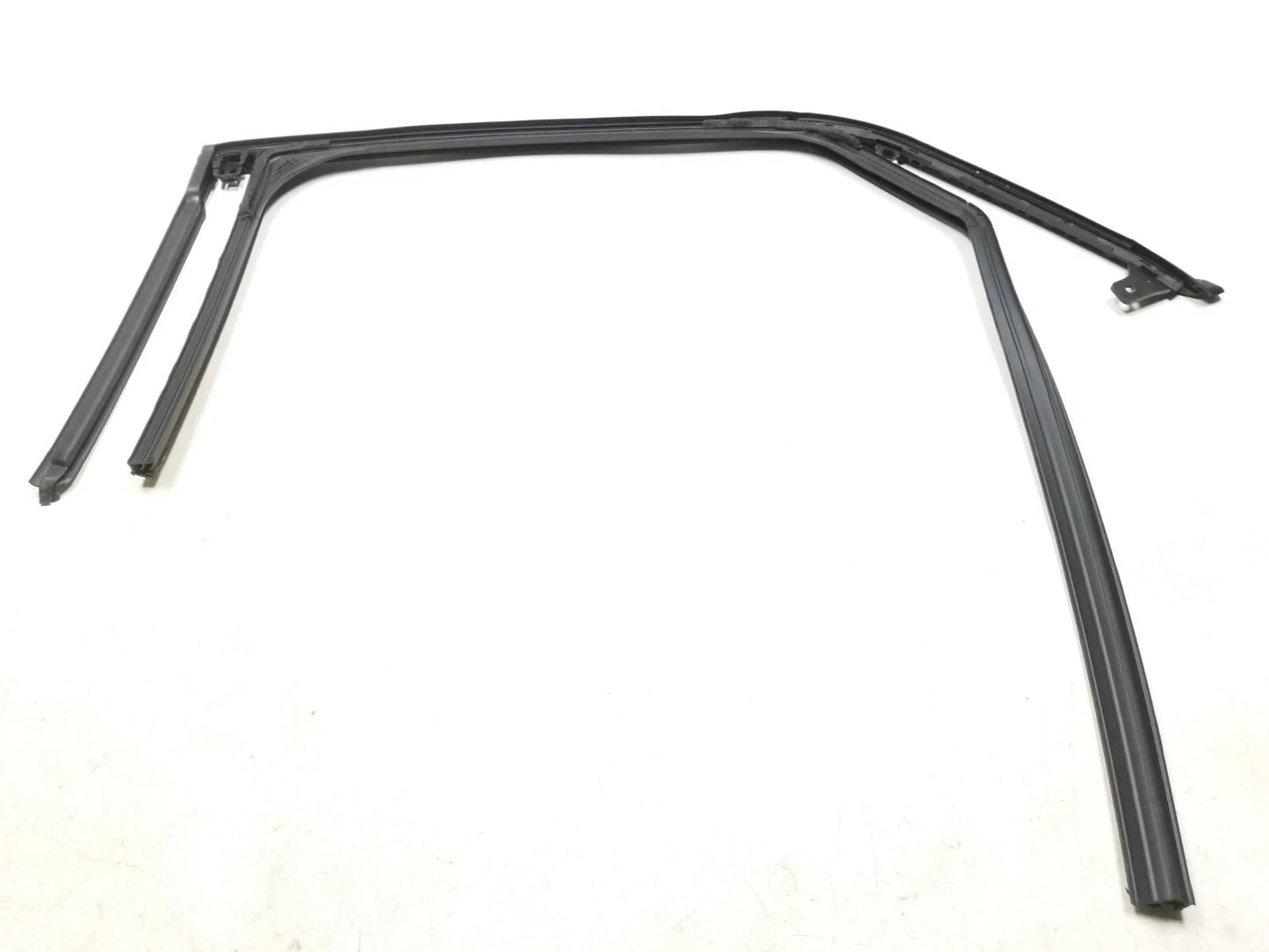 2022 Chevrolet Trailblazer Rear Door Window Frame Weatherstrip Passenger Rh OEM