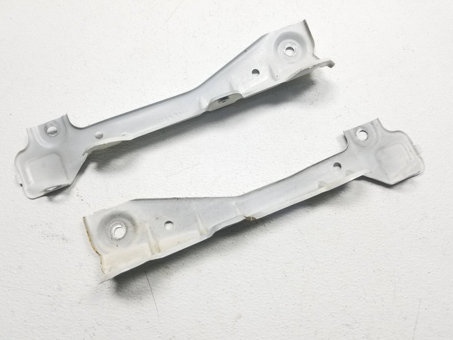 2007 Mercedes Ml500 Front Fender Mount Bracket Pair Left & Right  W164 Ml OEM