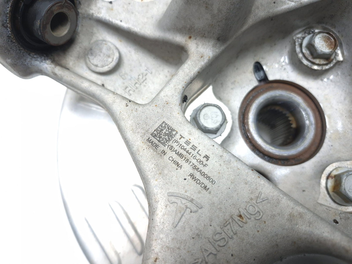 2018 Tesla Model 3 Rear Spindle Knuckle W/ Hub Passenger Side 1044416-00-f OEM
