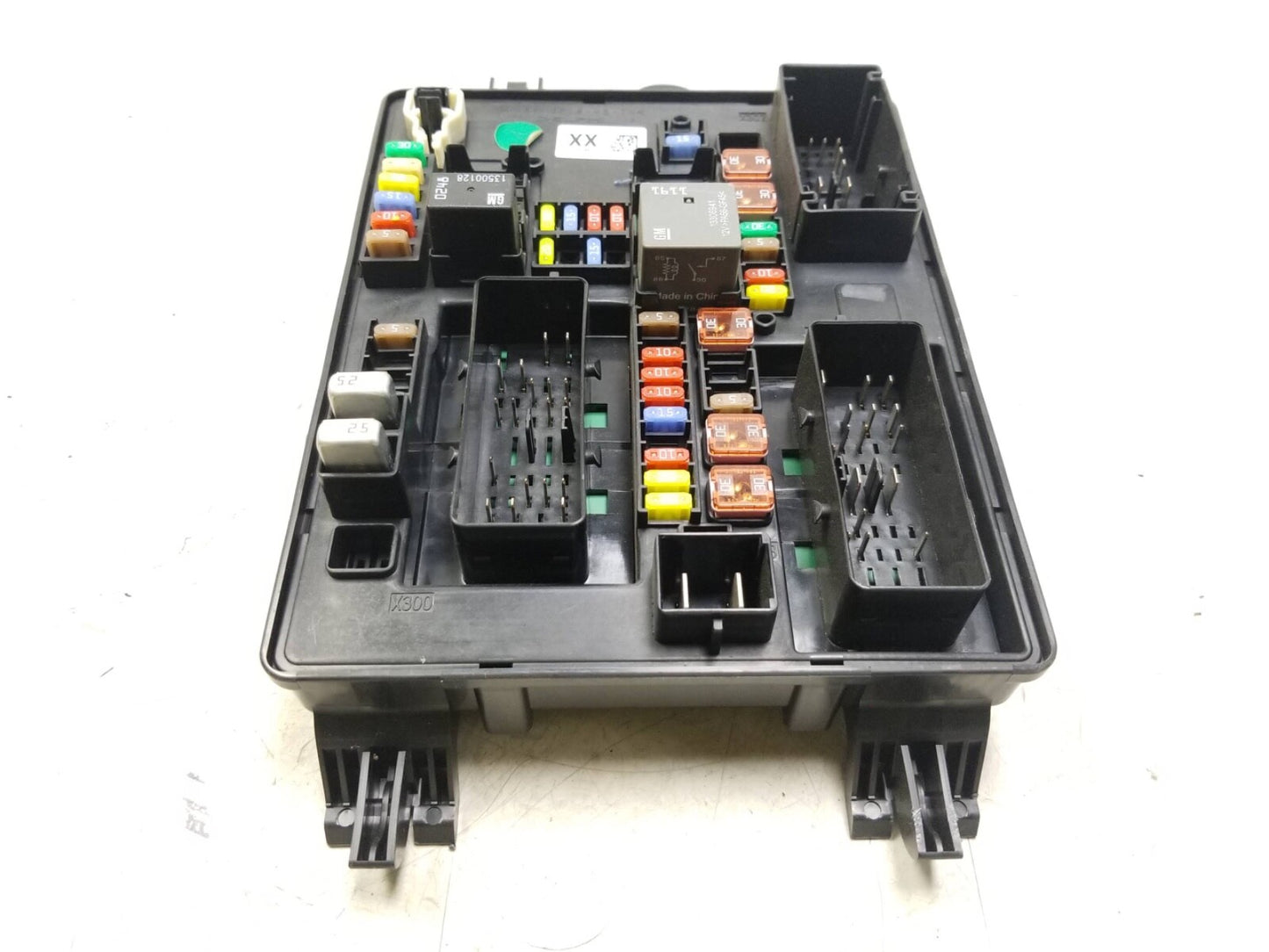 2010 - 2012 Cadillac SRX Fuse Box OEM