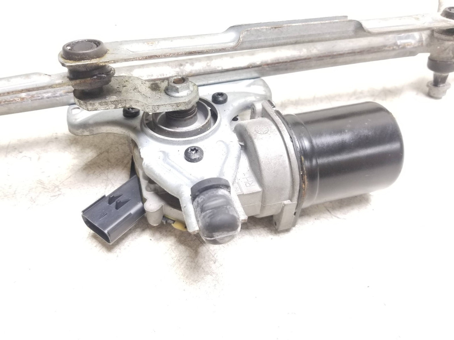 2011 - 2020 Dodge Grand Caravan Windshield Wiper Motor W/ Linkage OEM
