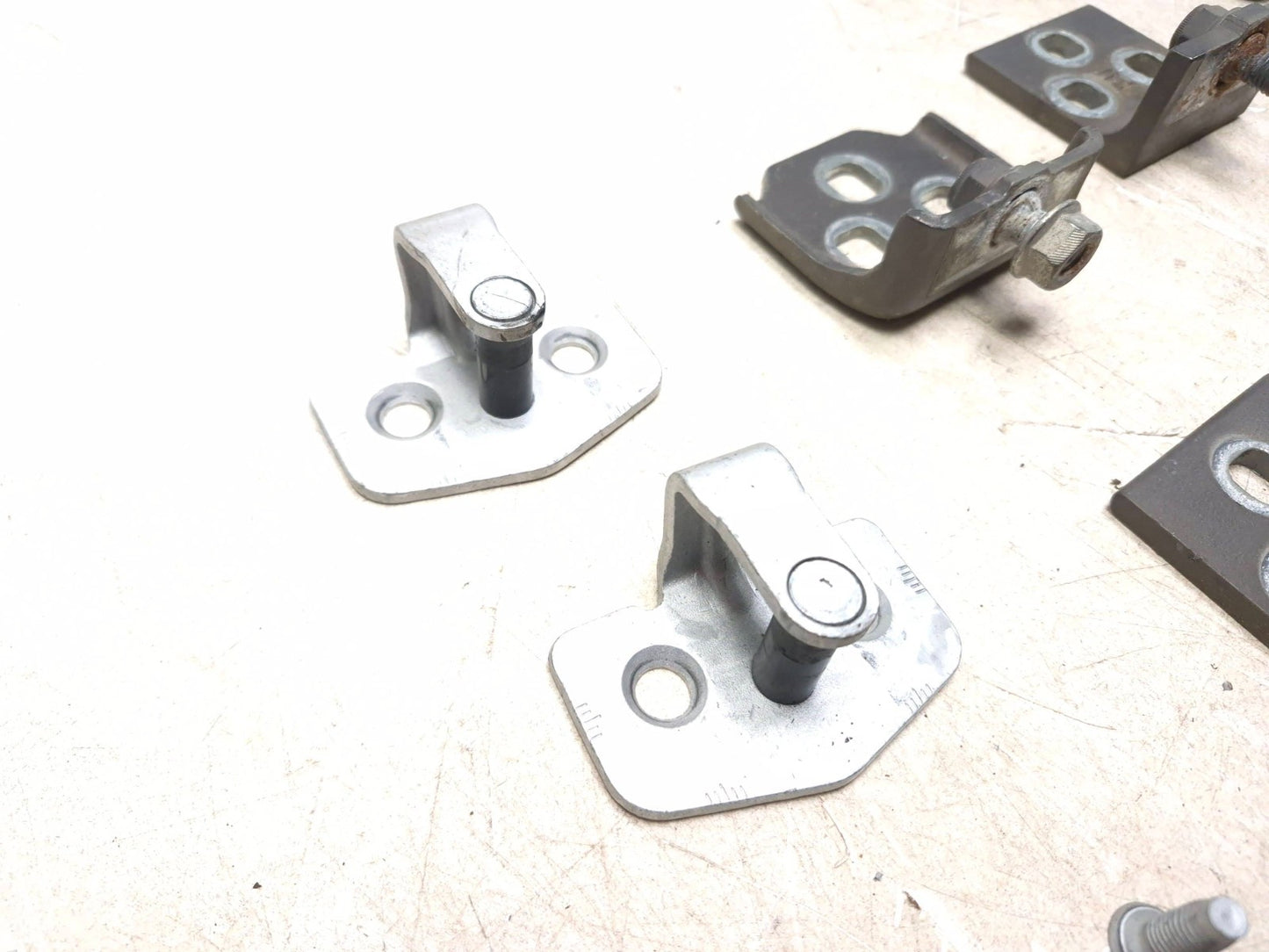 2007 Saab 9-5 Aero Front And Rear Passenger Door Hinge 6pcs W/ Bolts OEM
