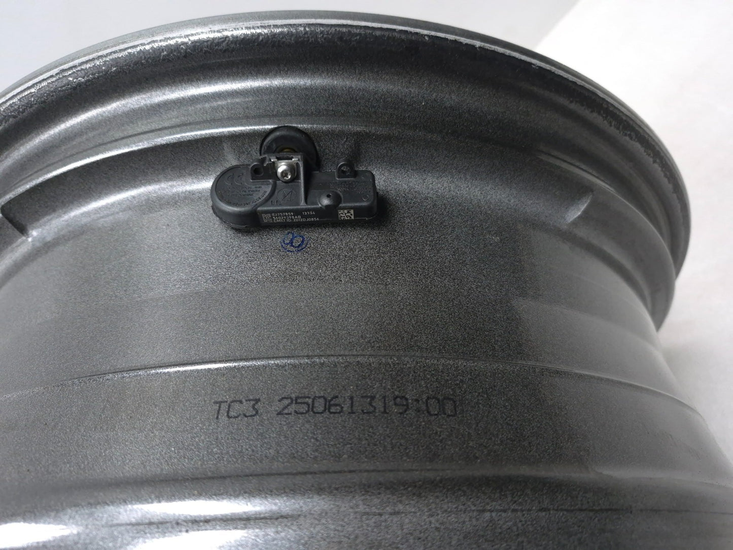 2015 Chrysler Town & Country Wheel Rim 17"x6.5 OEM