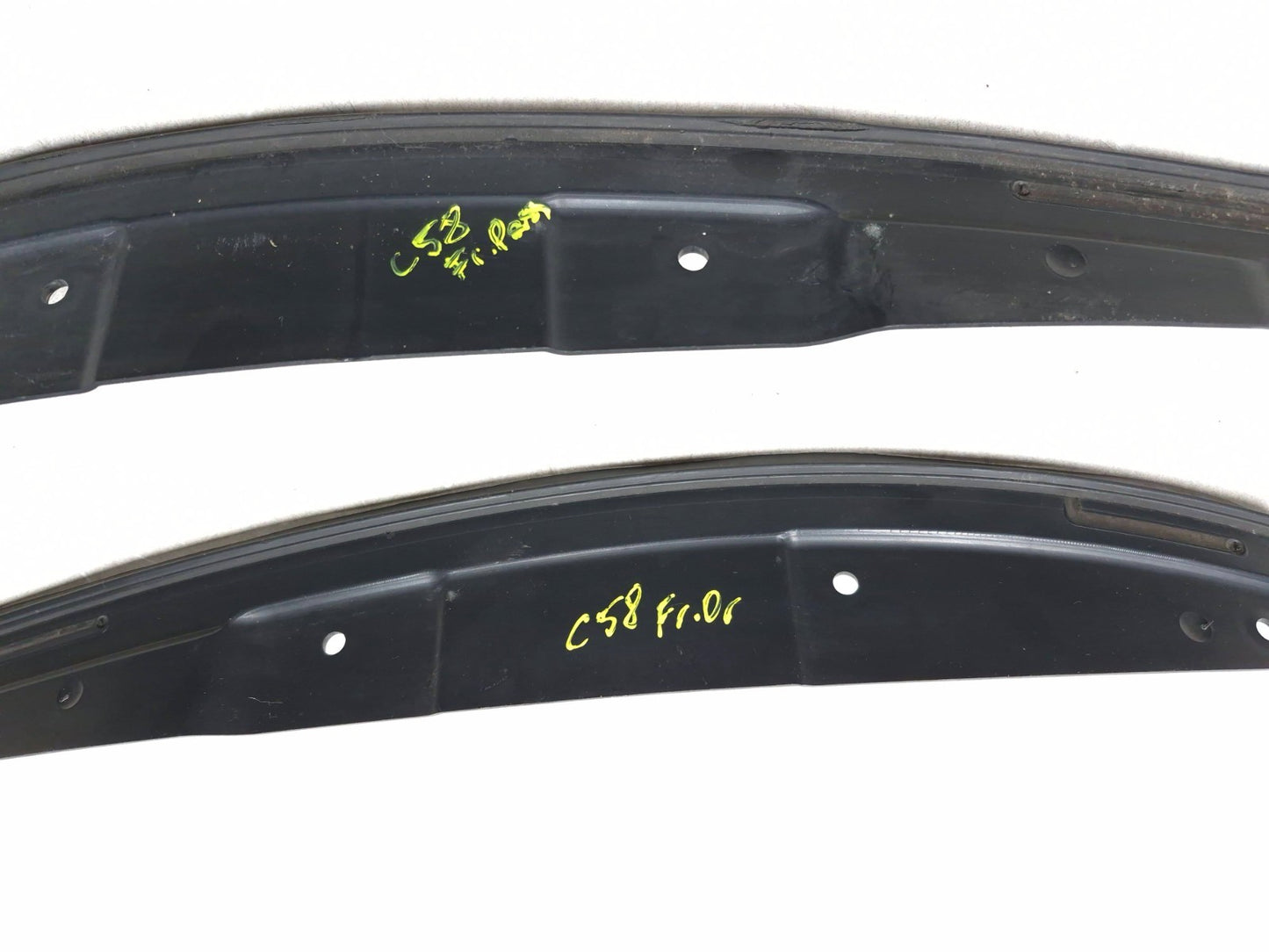 2018 Chrysler 300 Front Fender To Door Weatherstrip Seal Left & Right OEM