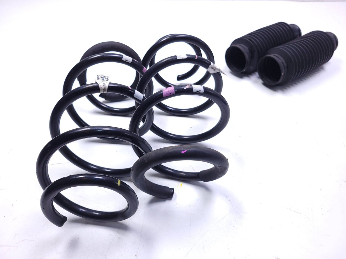 2020 Hyundai Venue Front Coil Spring 2pcs W/ Insulator & Strut Mount OEM