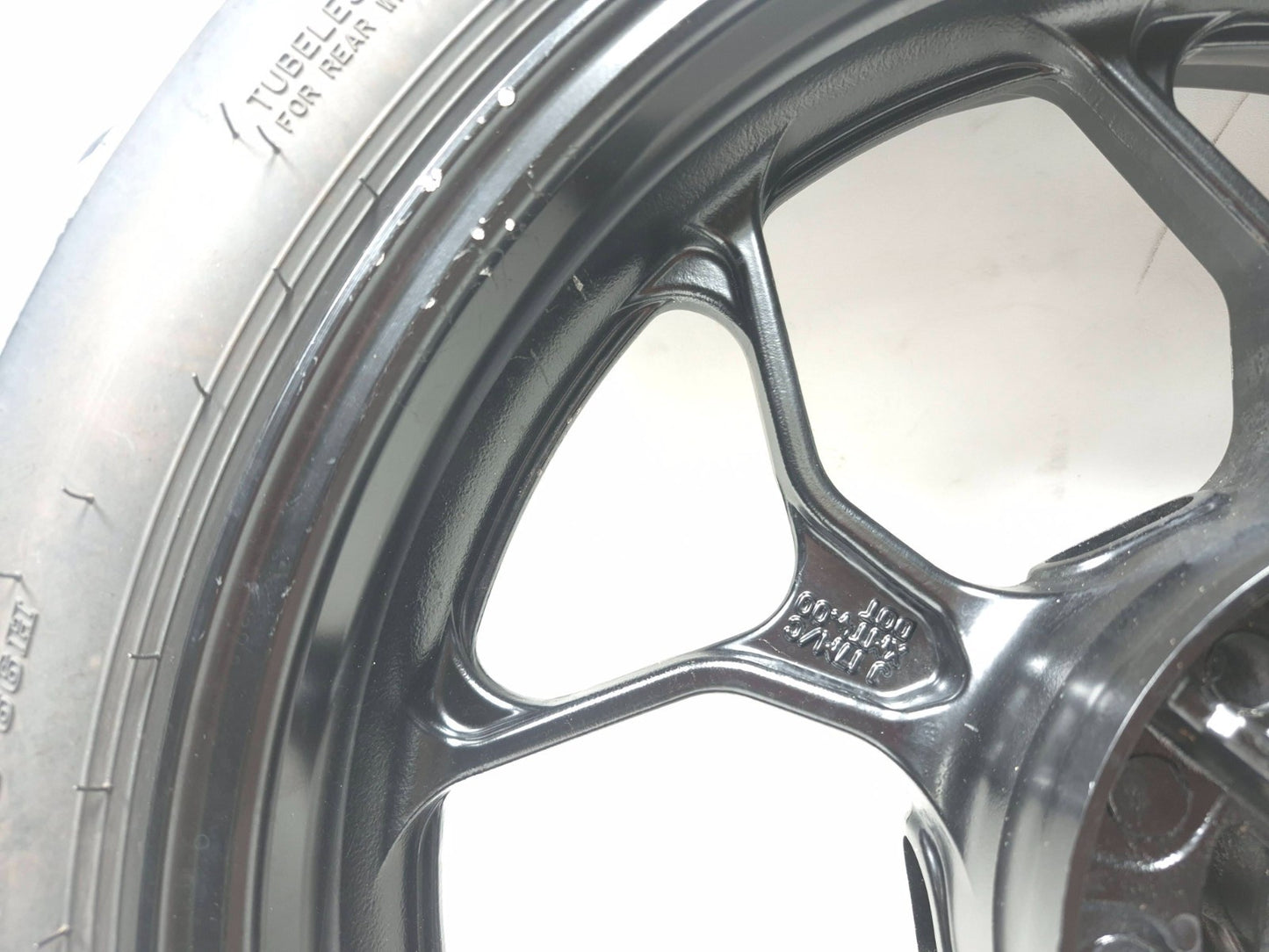 2025 Yamaha Yzf R3 Rear Wheel Rim W/ Tire Dunlop 140/70/r17 OEM