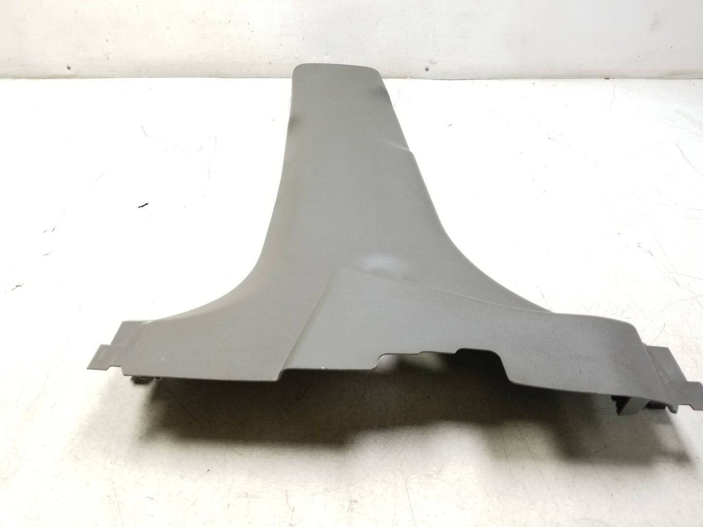 2011 - 2013 Kia Sportage B Pillar Trim Cover Lower Driver Side Left OEM