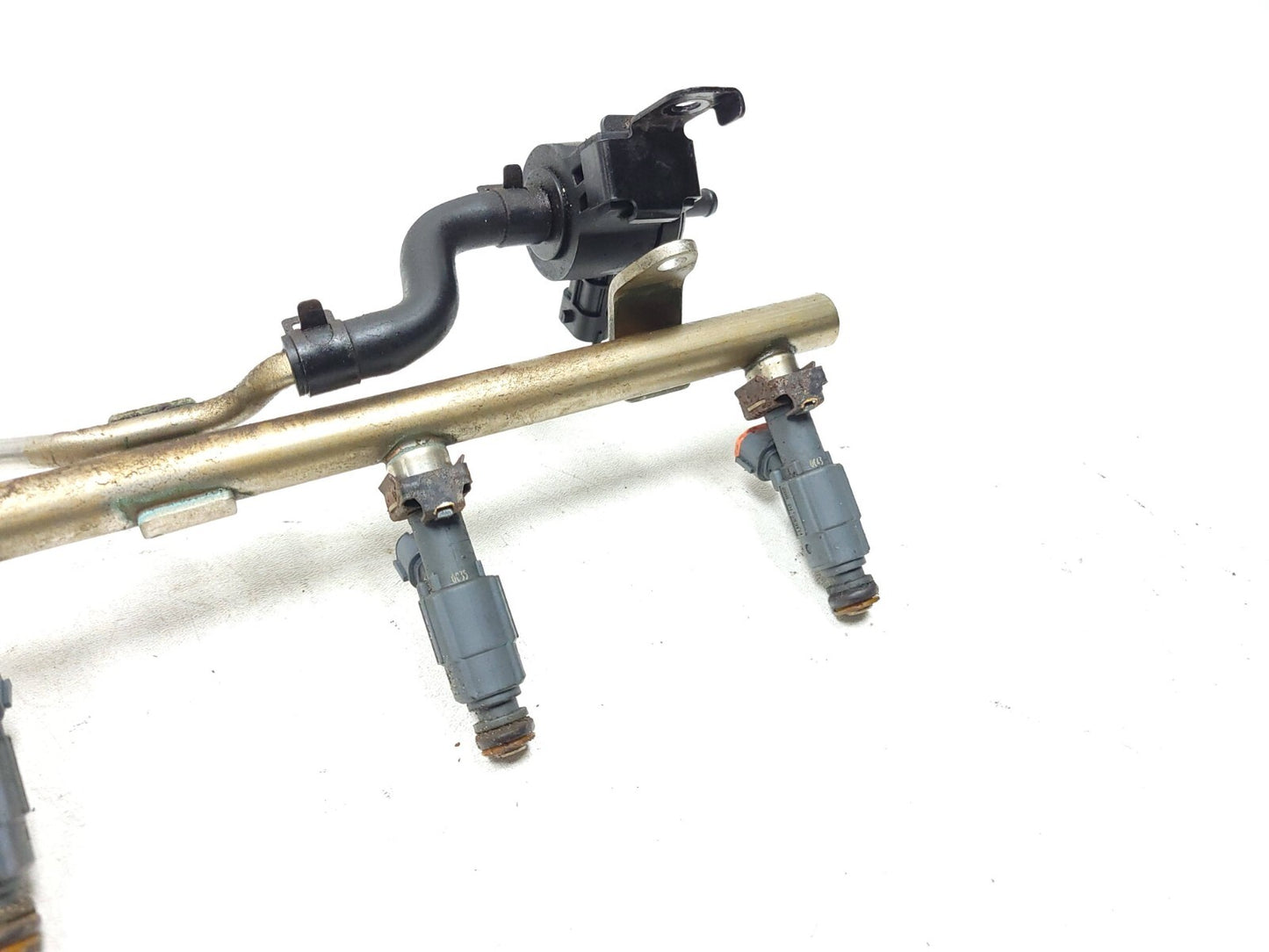 09-12 Hyundai Genesis Fuel Rail W/ Injectors OEM 4.6l