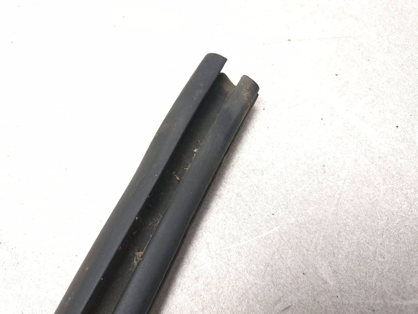 2008 Lincoln Navigator Body Weatherstrip Seal Left & Right OEM