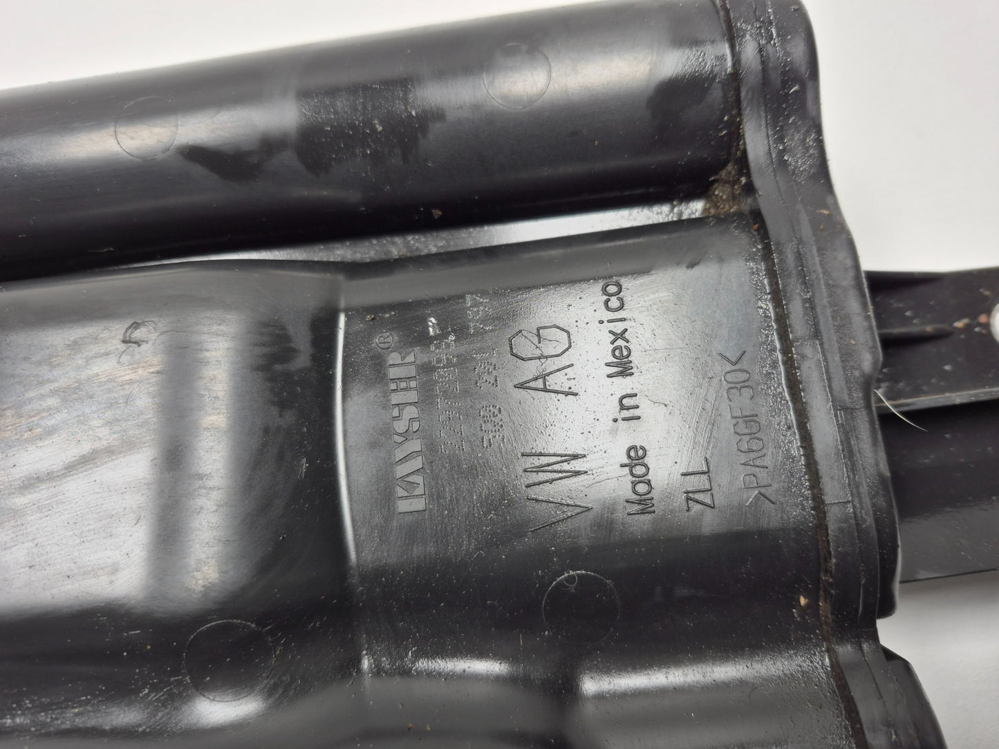 2015 Volkswagen Golf Fuel Evap Vapor Charcoal Canister  OEM