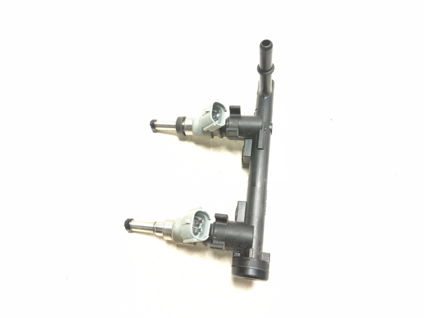 2025 Yamaha Yzf R3 Fuel Rail W/ Injector Assy OEM