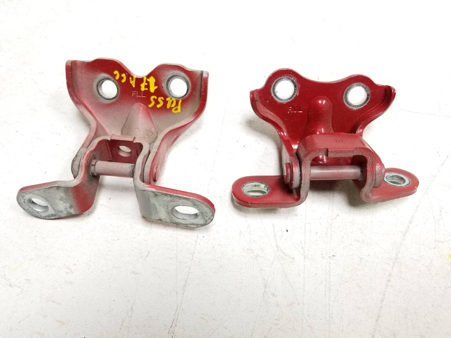 12 - 17 Hyundai Accent Sedan Door Hinge Passenger Side Right Front & Rear OEM