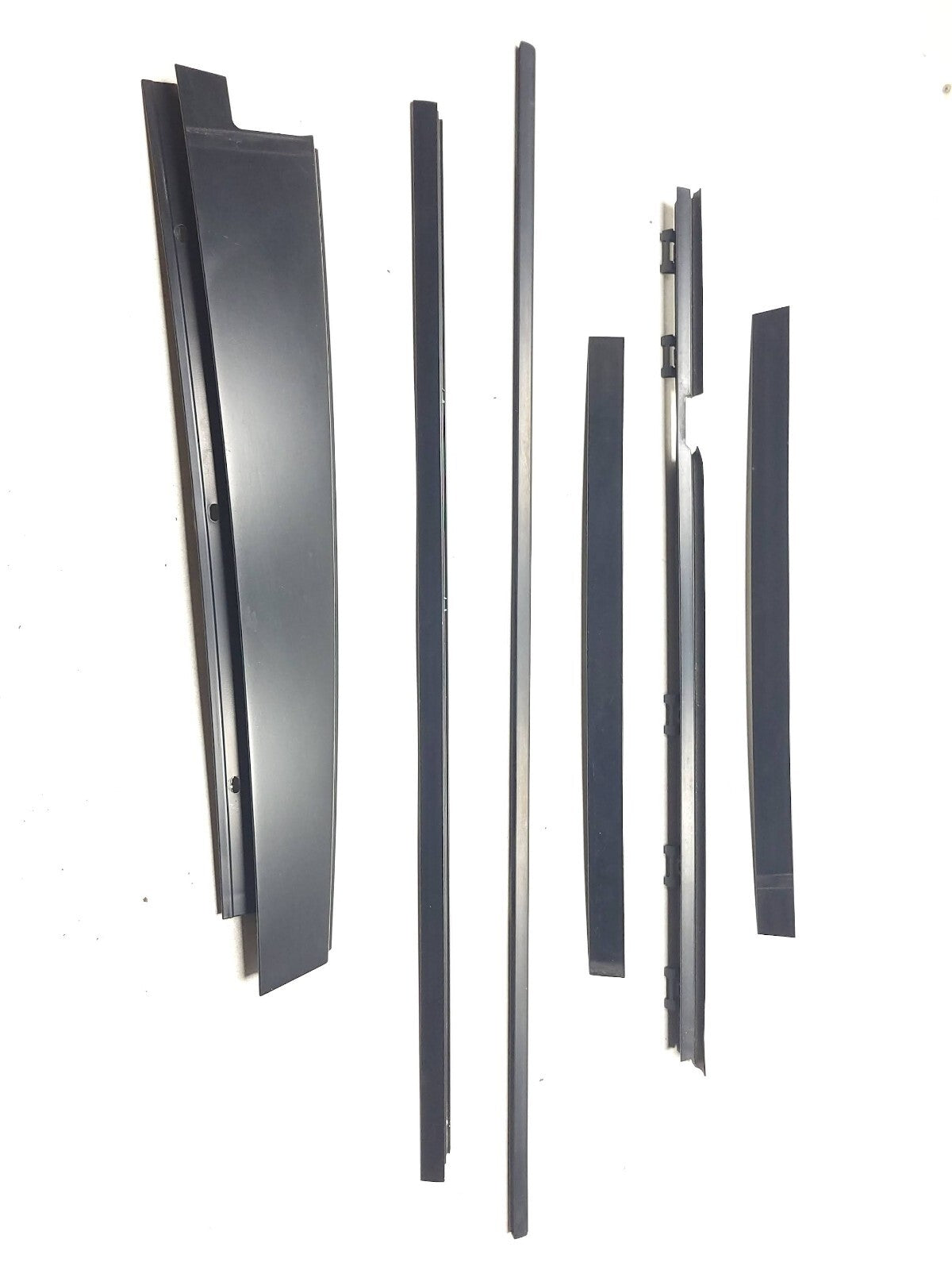 2007 Range Rover Rear Door Molding & Weatherstrip Seal Driver Side Left Set OEM