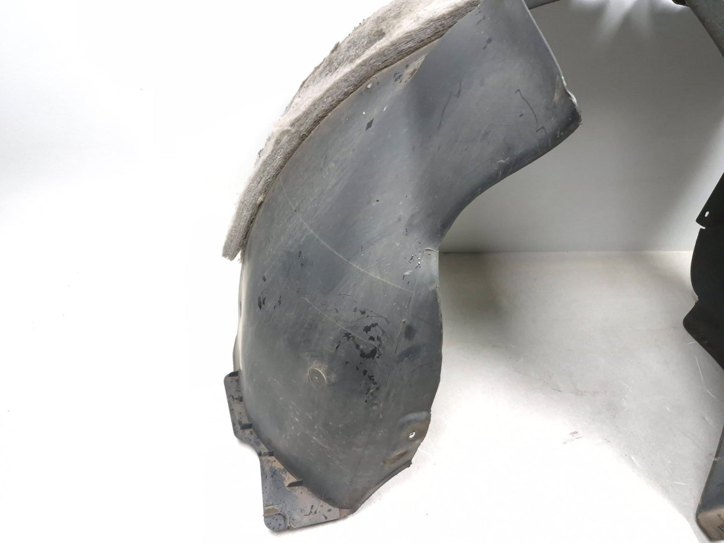 2011 Volkswagen Tiguan Front Left & Right Fender Liner Wheel Splash Shield OEM