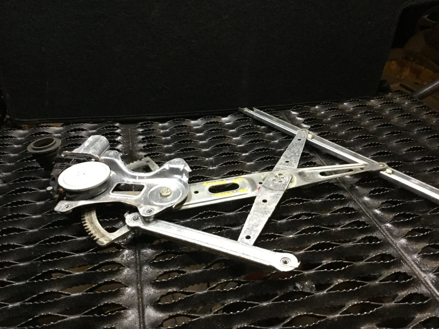 05 06 07 08 09 Toyota Prius Front Right Passenger   Window Regulator & Motor OEM