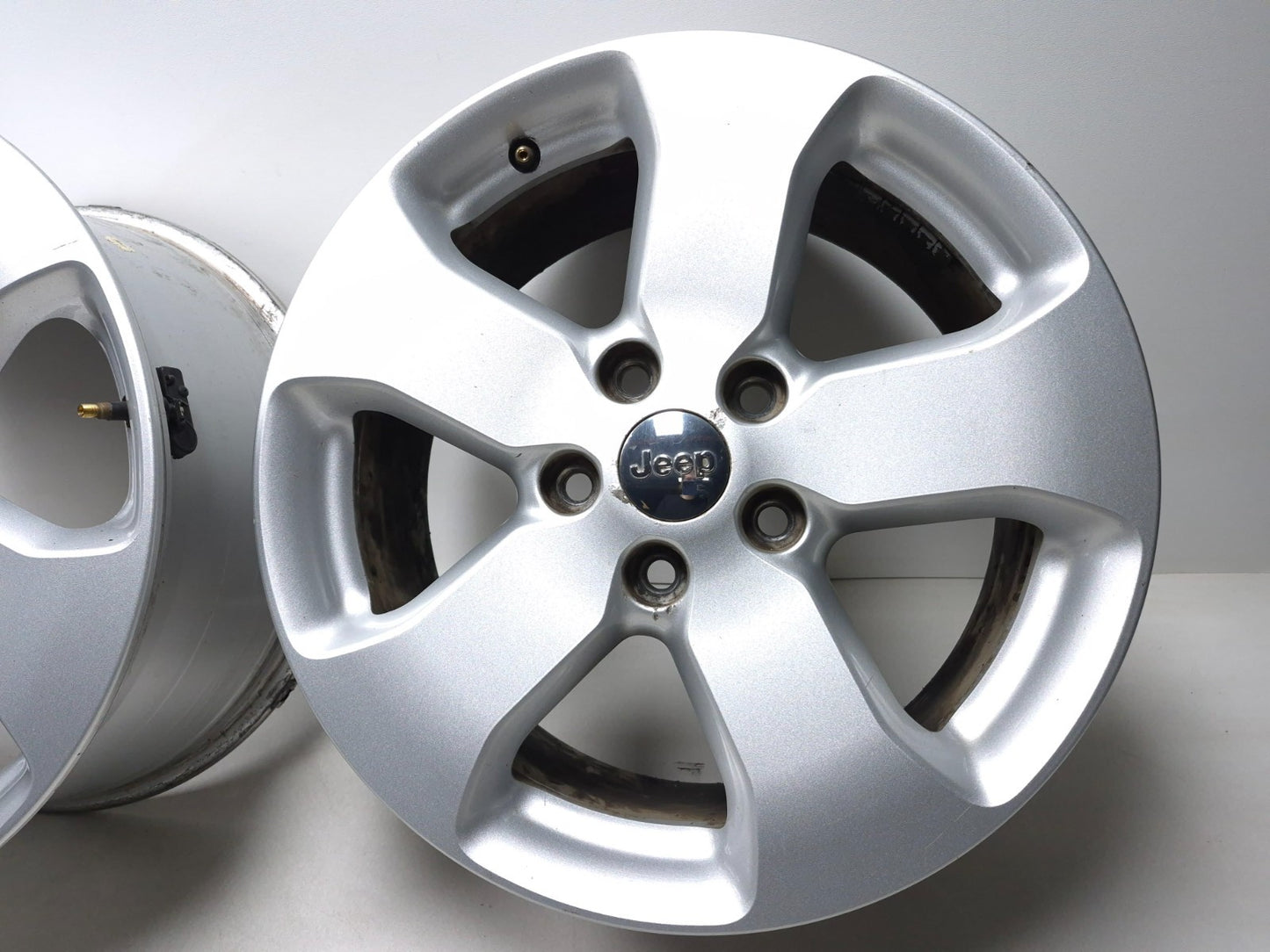 2012 Jeep Grand Cherokee Wheel Rim 18"x8 2pcs OEM