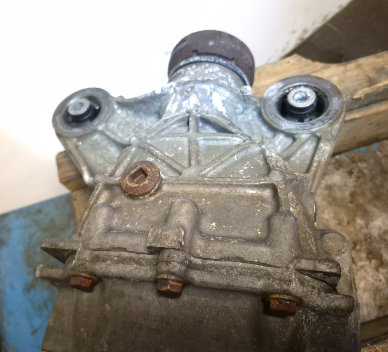 2017 Jaguar Xe Differential Rear Axle Carrier 2.0l OEM ✅