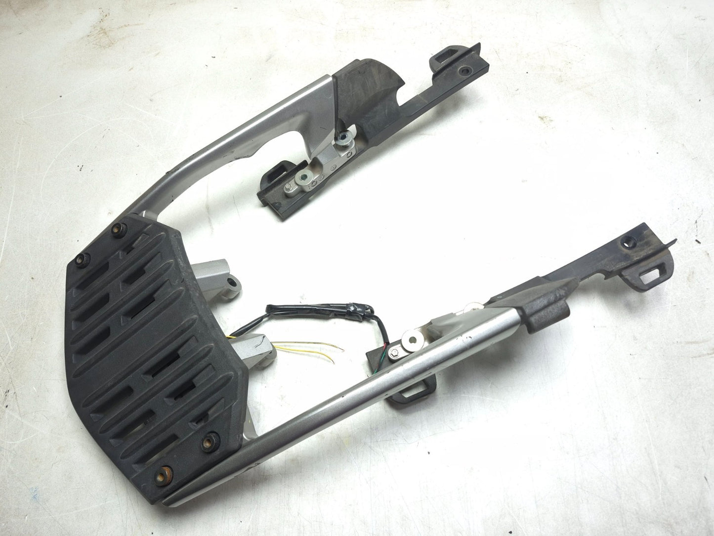 2009 Kawasaki Concours 14 Zg1400 Rear Luggage Rack W/ Tail Brake Lamp Assy OEM