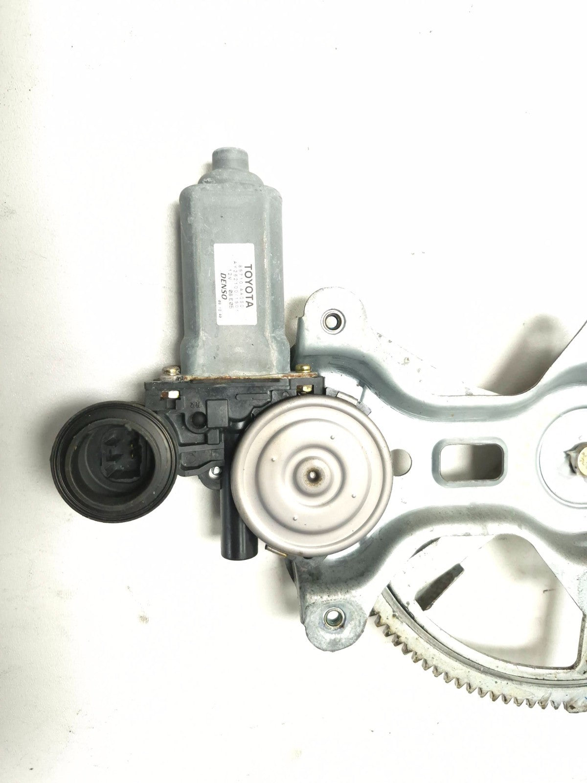 2004 Toyota Corolla Front Door Window Motor Regulator Passenger Side Right OEM