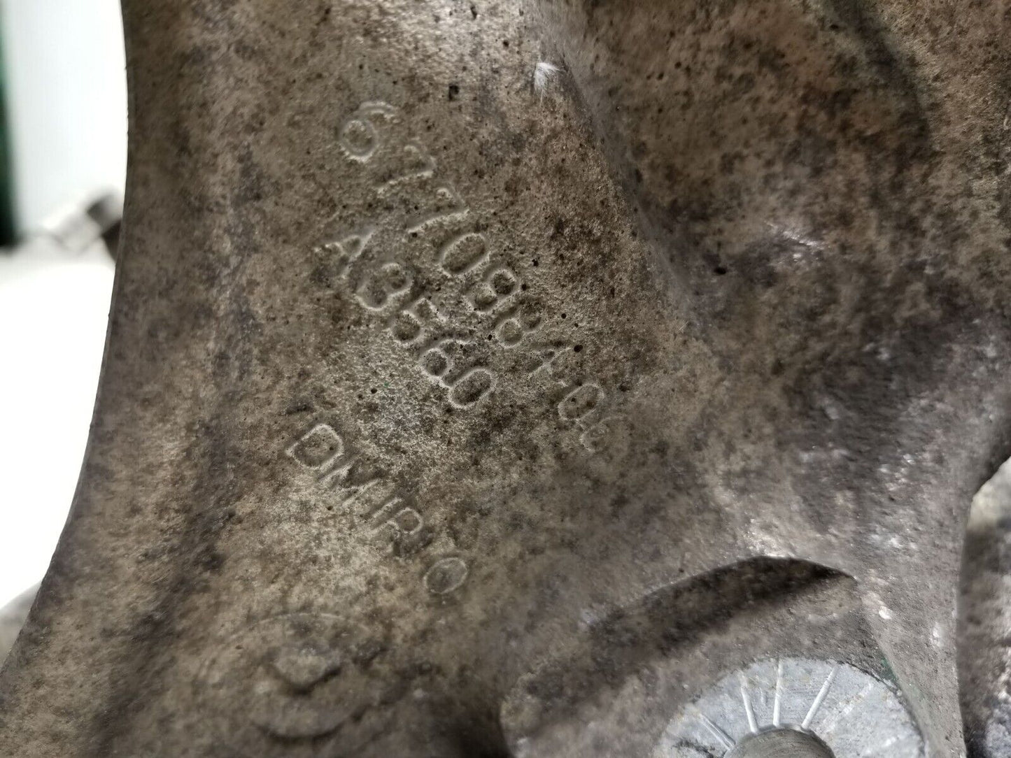 2007 - 2013 BMW X5 X6 E70 Rear Spindle Knuckle Hub Passenger Side Right OEM