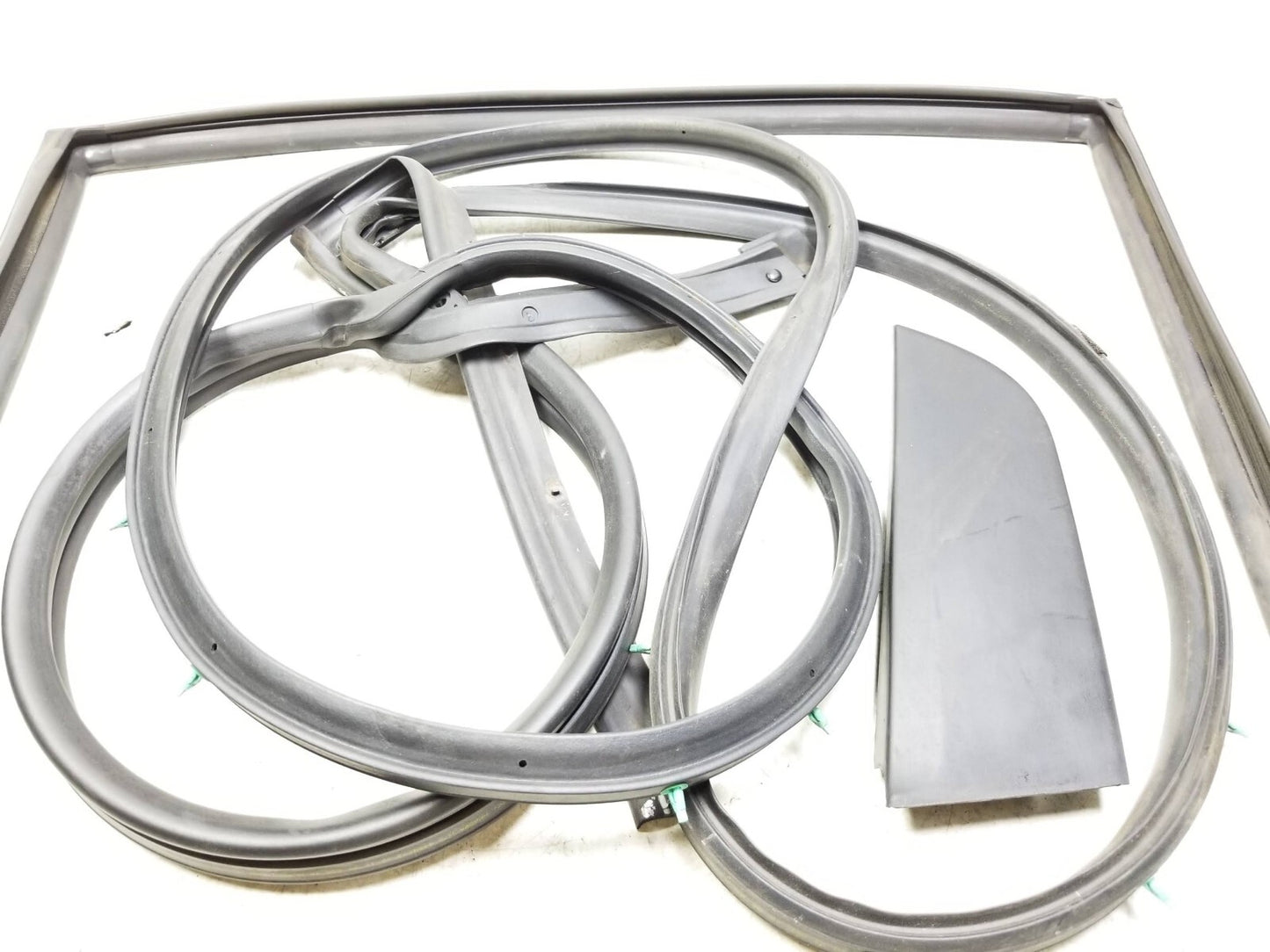 2007 - 2012 Nissan Sentra Door Weatherstrip Seal & Belt Rear Driver Side Lh OEM