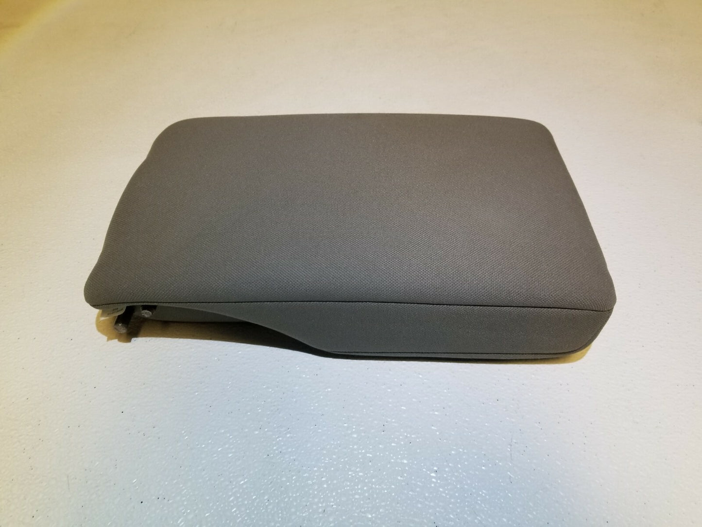 2007 Chrysler Sebring Rear Seat Armrest W/ Cup Holder OEM