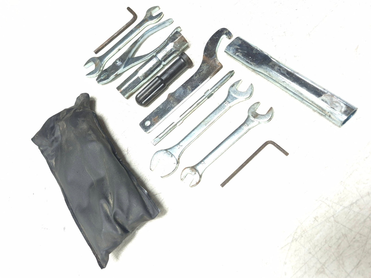 1999 Yamaha V Star Xvs650 Tool Kit & Bag OEM