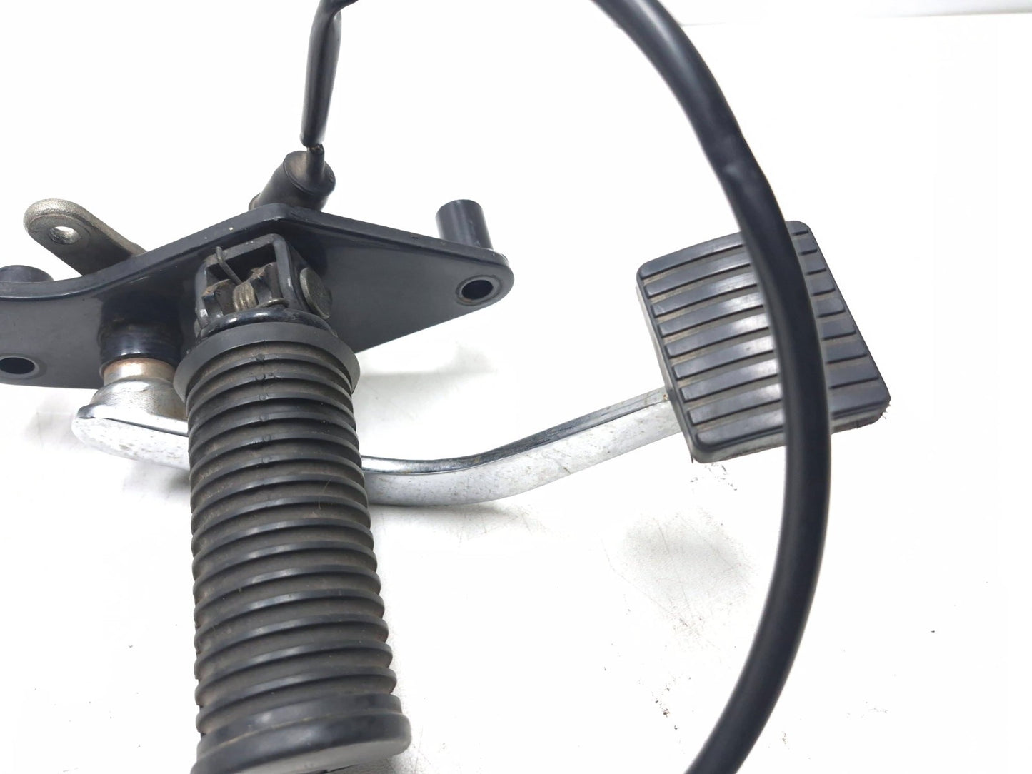2004 Kawasaki Vulcan 800 Vn800 Front Right Foot Peg & Bracket W/ Brake Pedal OEM
