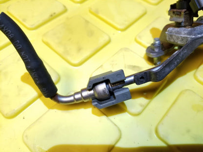 13 - 16 Nissan Sentra Fuel Rail W/ Injectors 1.8l OEM