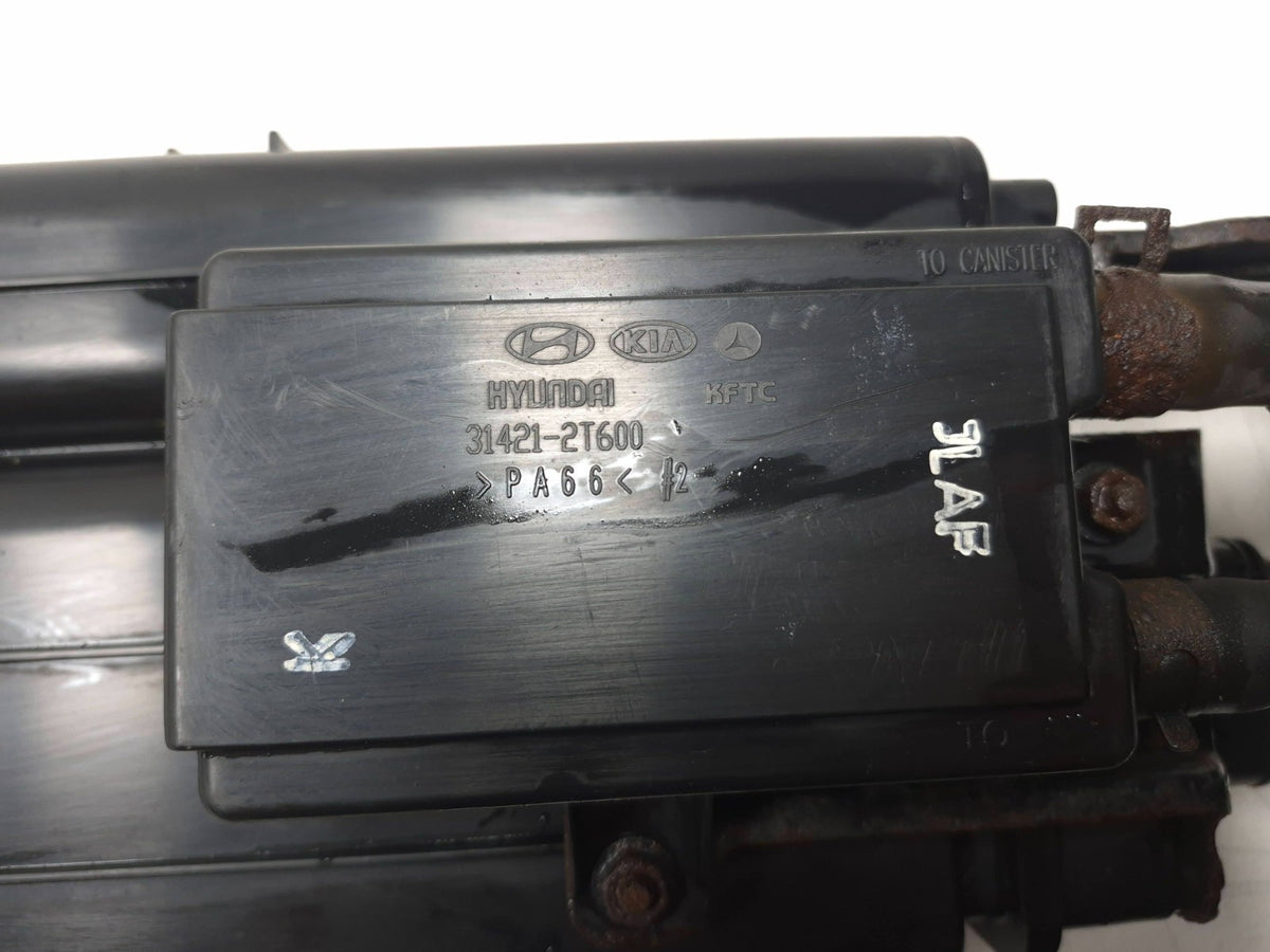 2015 Kia Optima 2.4l Vapor Canister 31401 3v500 OEM