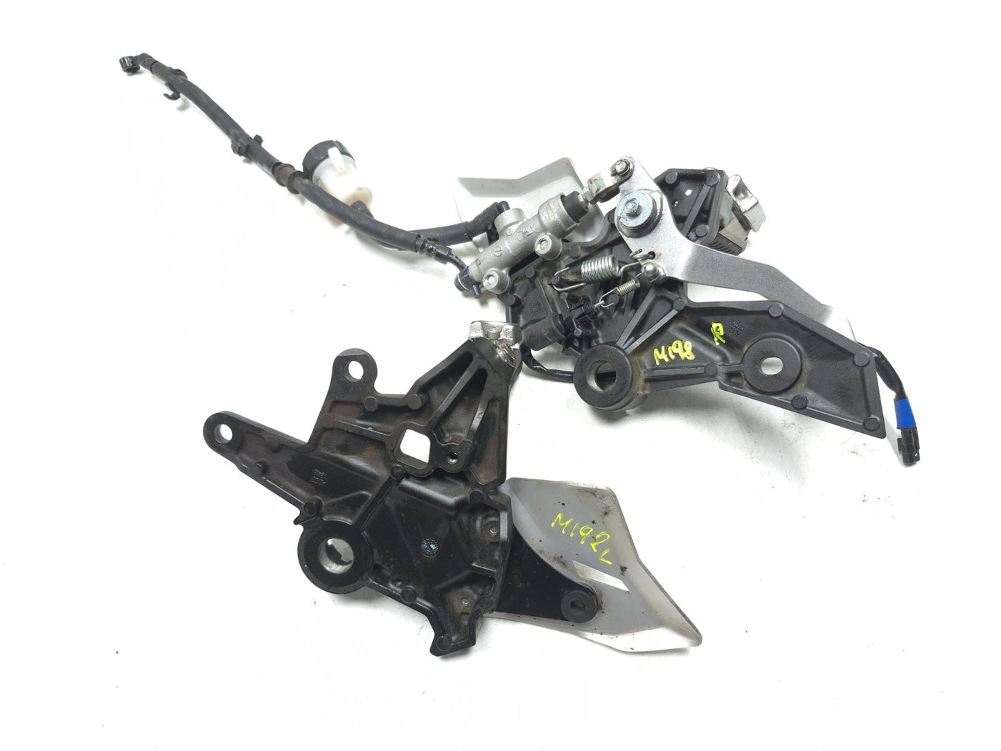 2018 Kawasaki Ninja 650 Ex650 Front Footrest W/master Cylinder Left & Right OEM