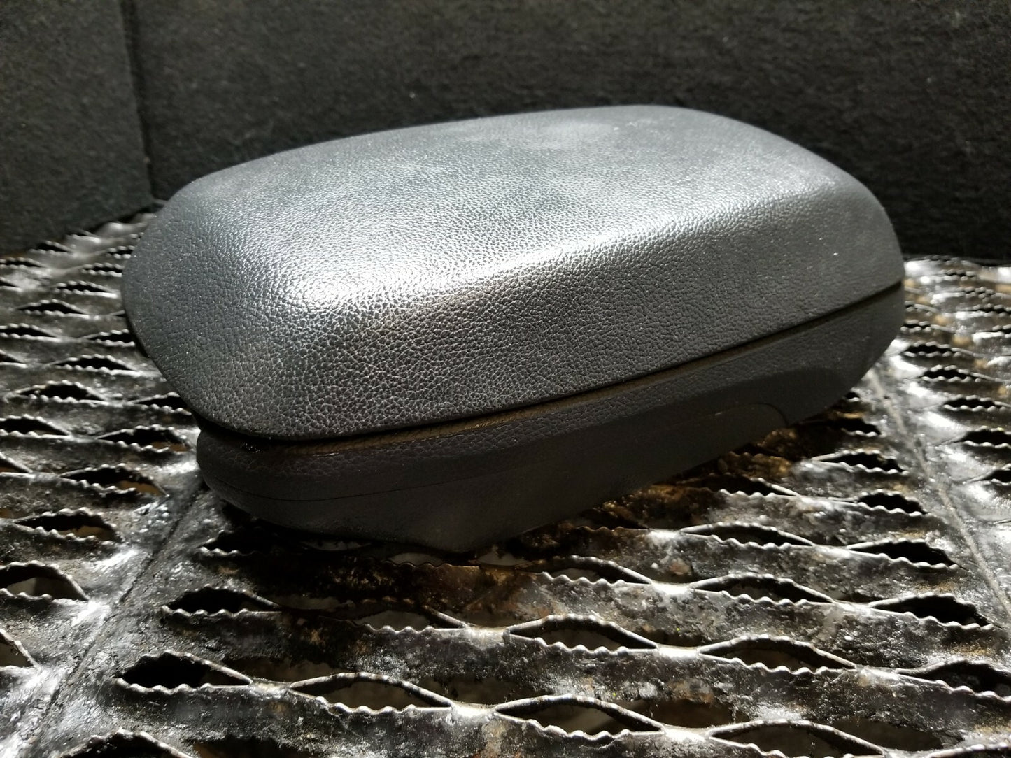 2017 Hyundai Elantra Gt Center Console Armrest OEM