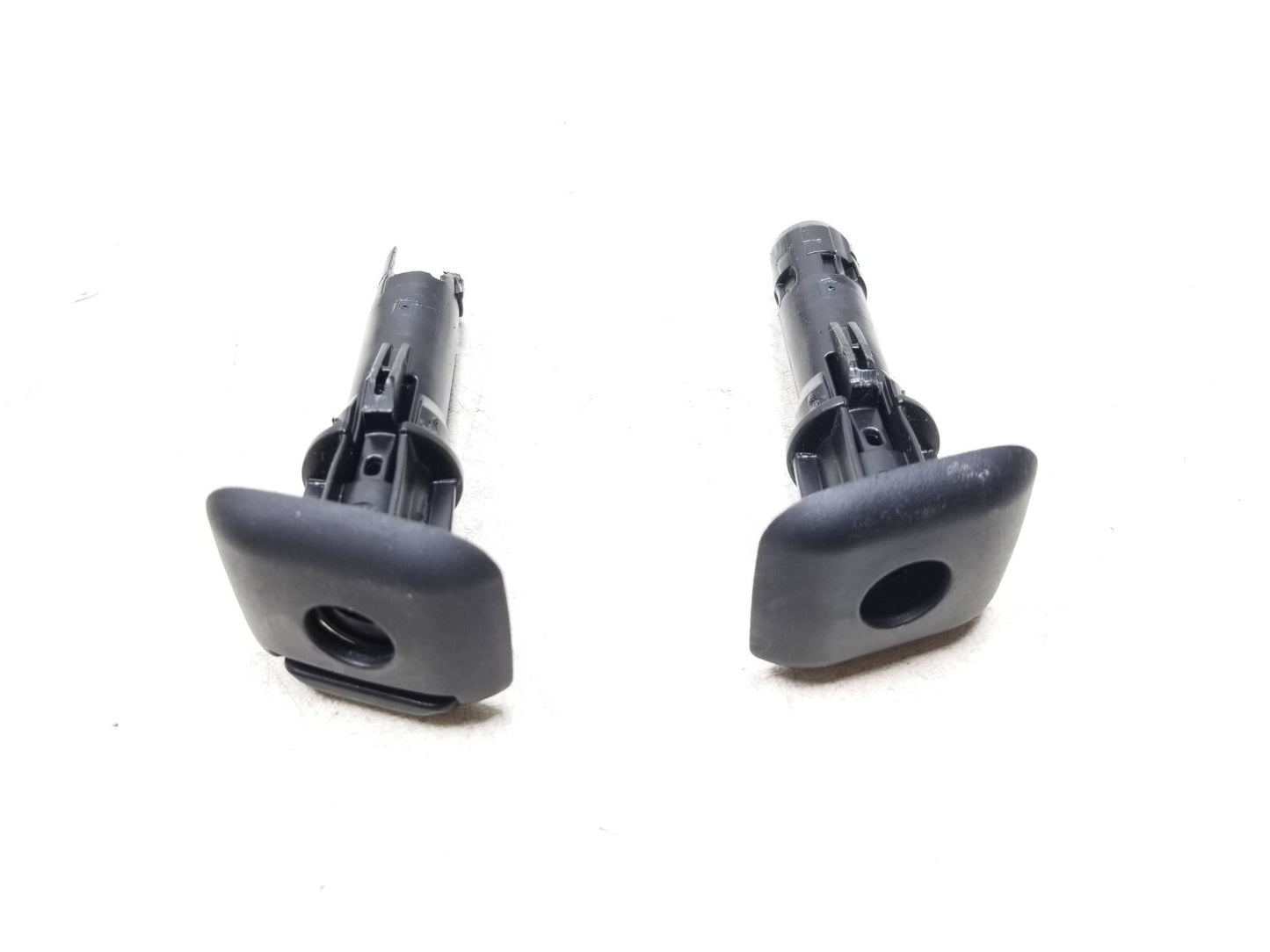 04 06 BMW X3 Seat Side Trim W/ Guide Sleeve & knob Front Passenger Sid Right OEM